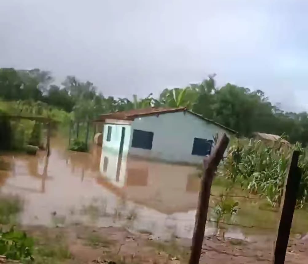 Residência alagada Comunidade Tradicional Pesqueira e Vazanteira Ilha da Porteira (São Francisco/MG)